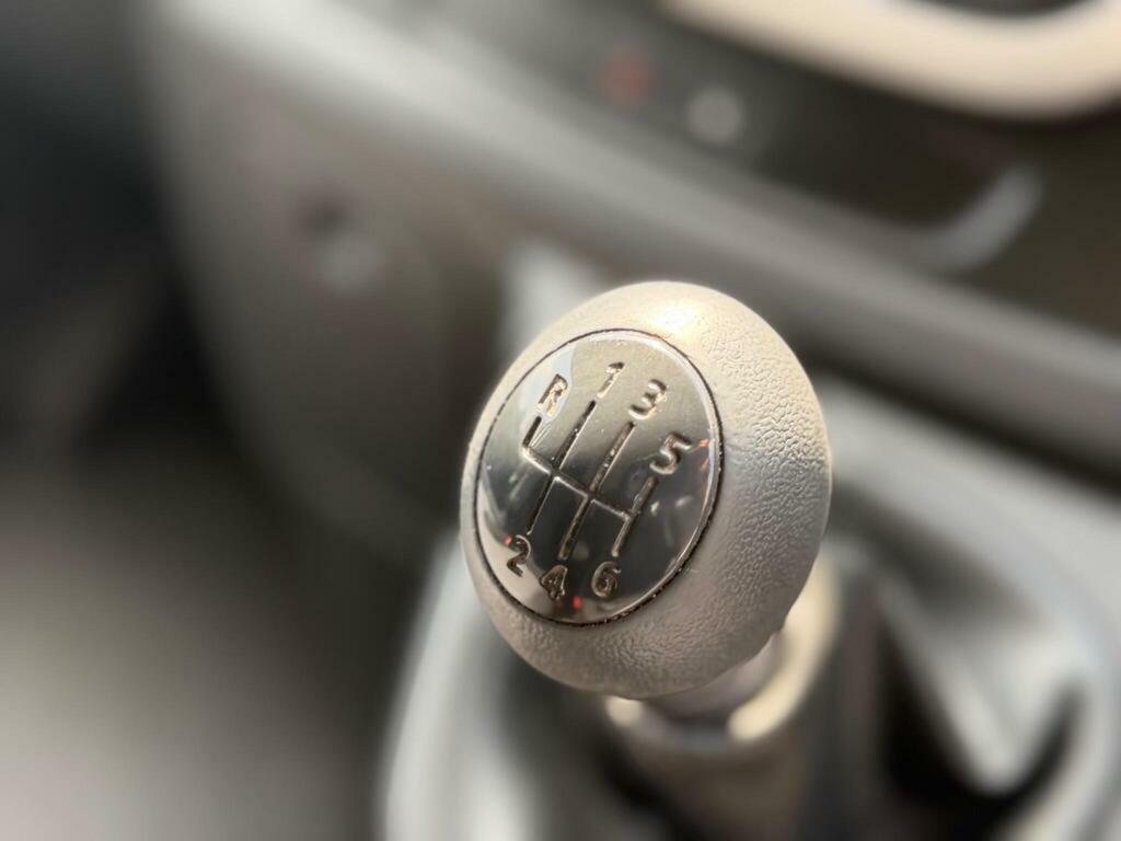 Vauxhall Vivaro 1.6L Null White #10
