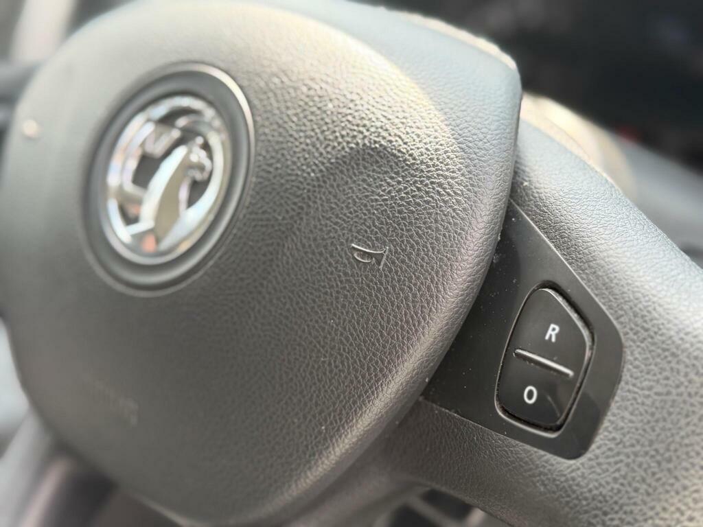 Vauxhall Vivaro 1.6L Null White #12