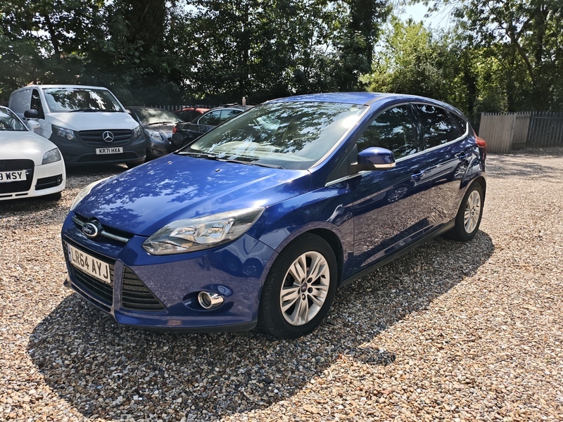 Ford Focus Titanium Navigator Blue