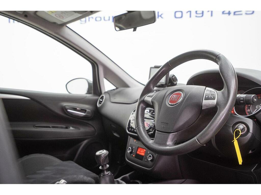 Fiat Punto Hatchback White #12
