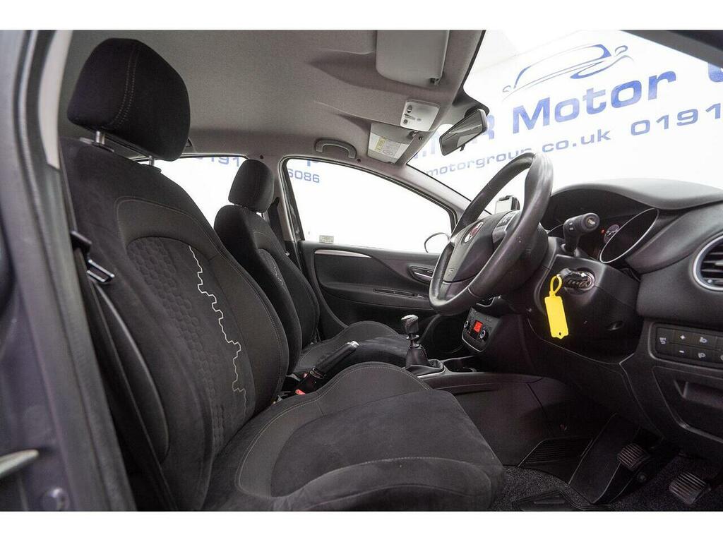 Fiat Punto Hatchback White #13