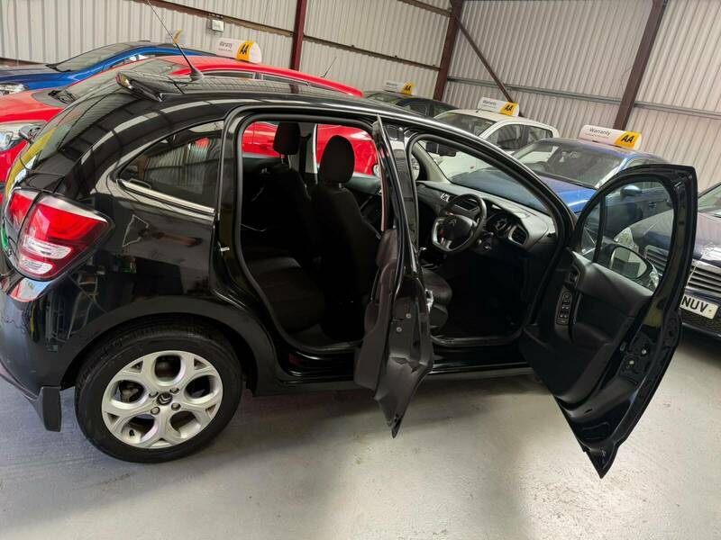 Citroen C3 Citroen C3 1.0 C3 Vt White #9