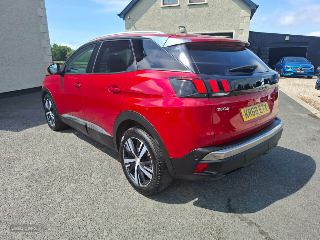 Peugeot 3008 1.5 Bluehdi Allure Red #4