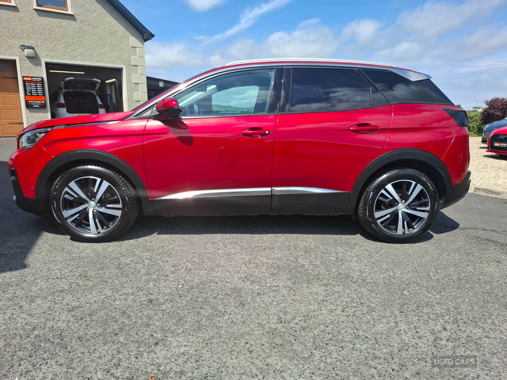Peugeot 3008 1.5 Bluehdi Allure Red #3