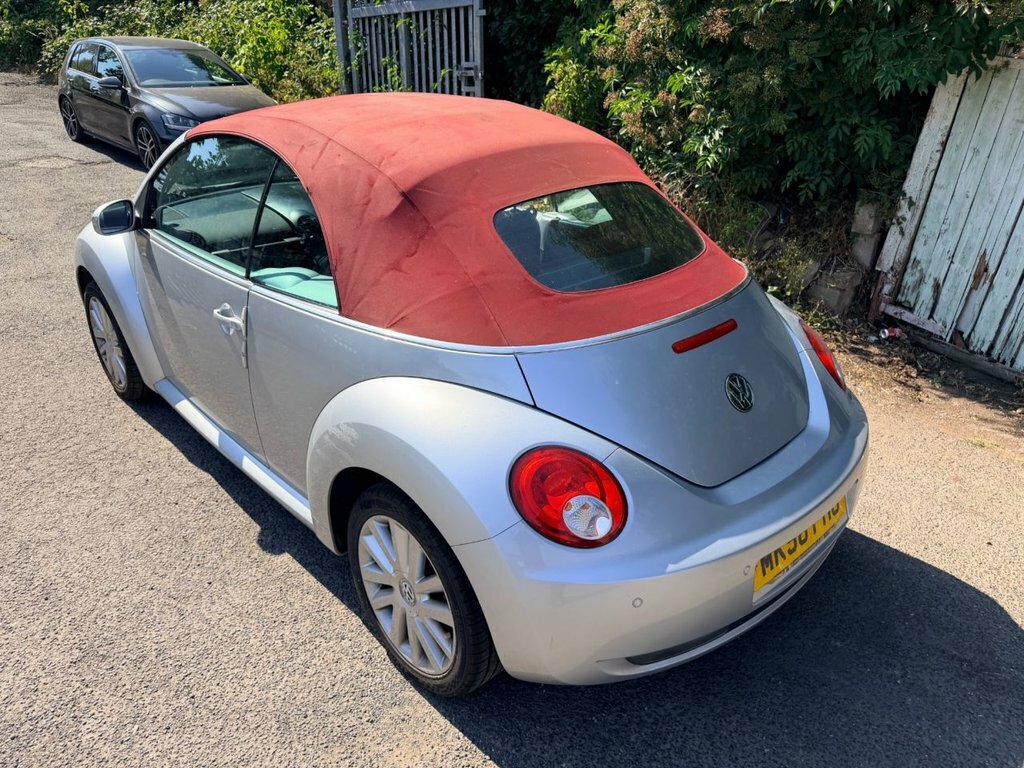 Volkswagen Beetle 1.6L Luna Red #12