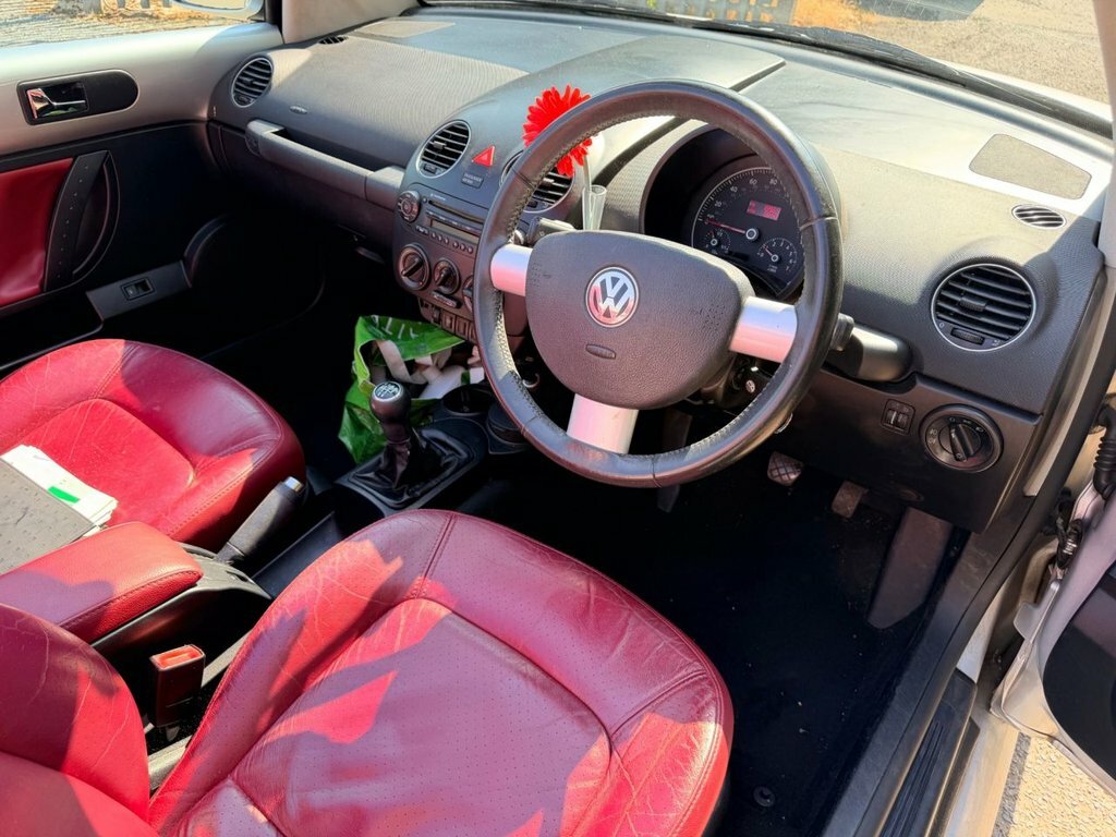 Volkswagen Beetle 1.6L Luna Red #8