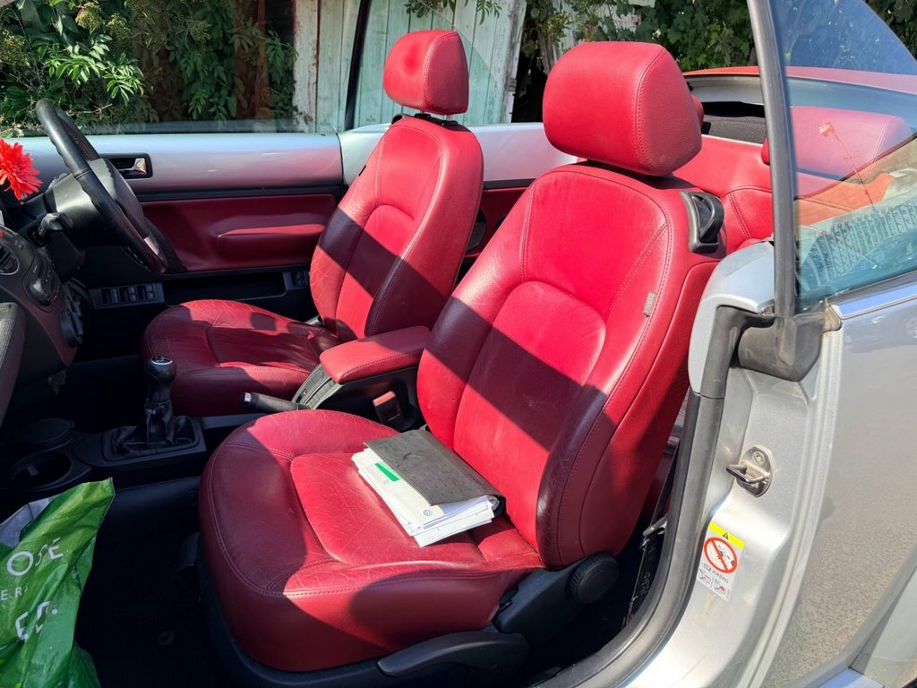 Volkswagen Beetle 1.6L Luna Red #7