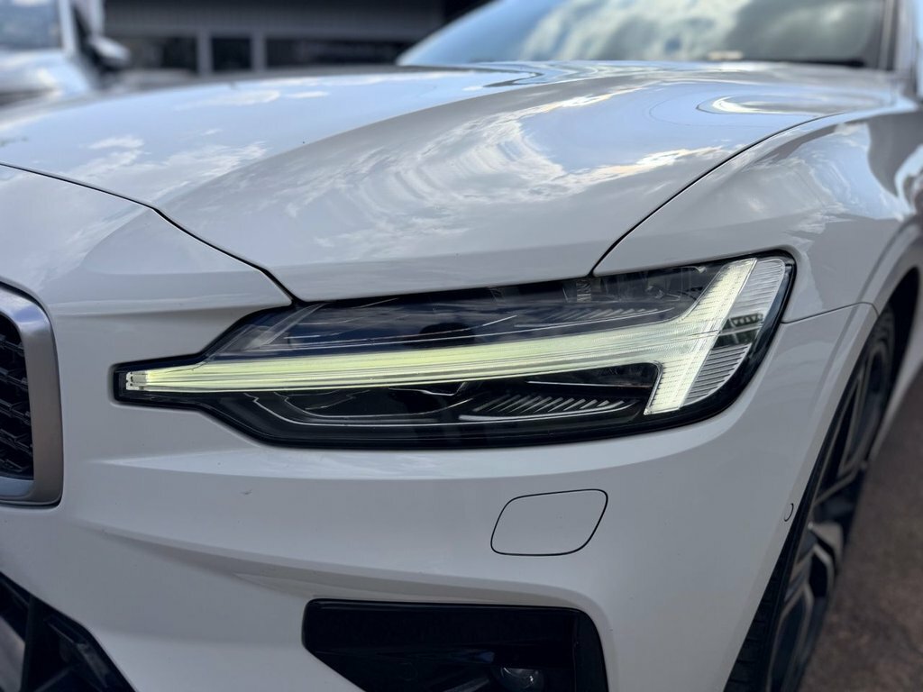 Volvo V60 2L R-design Pro White #4