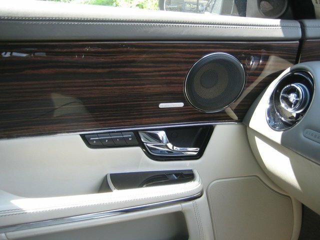 Jaguar XJ 3.0D V6 Black #22