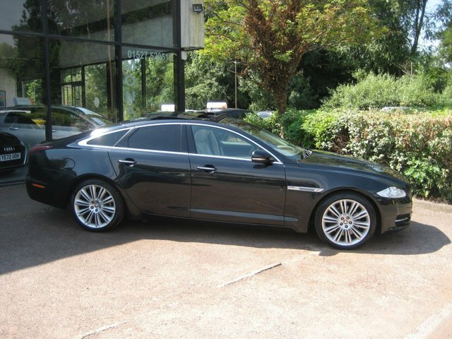 Jaguar XJ 3.0D V6 Portfolio Saloon Euro 5 2 Black #3