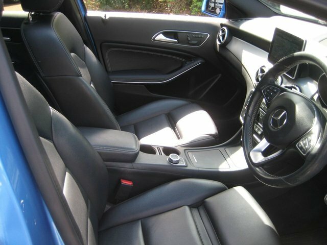 Mercedes-Benz GLA Class 2.1 Gla200d Sport Premium Plus Suv 7G Blue #2
