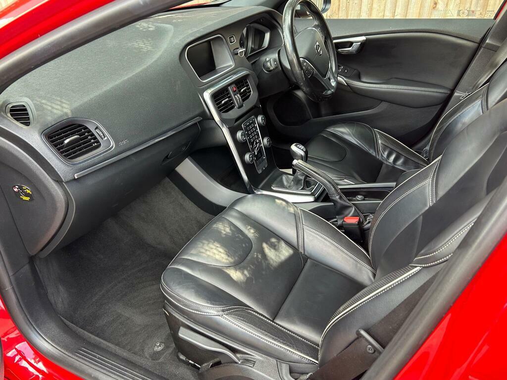 Volvo V40 2.0 D3 R-design Pro Euro 6 S S LN66KPZ Red #4