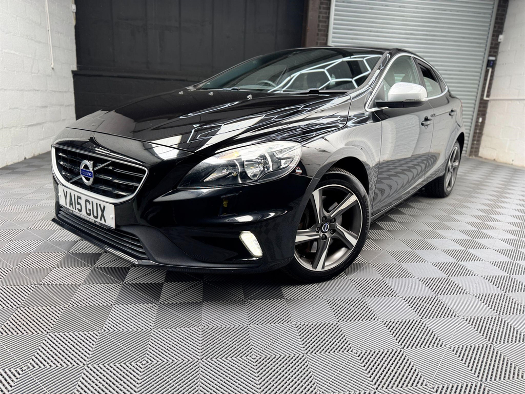 Volvo V40 1.5 T2 R-design Euro 6 Ss YA15GUX Black #3