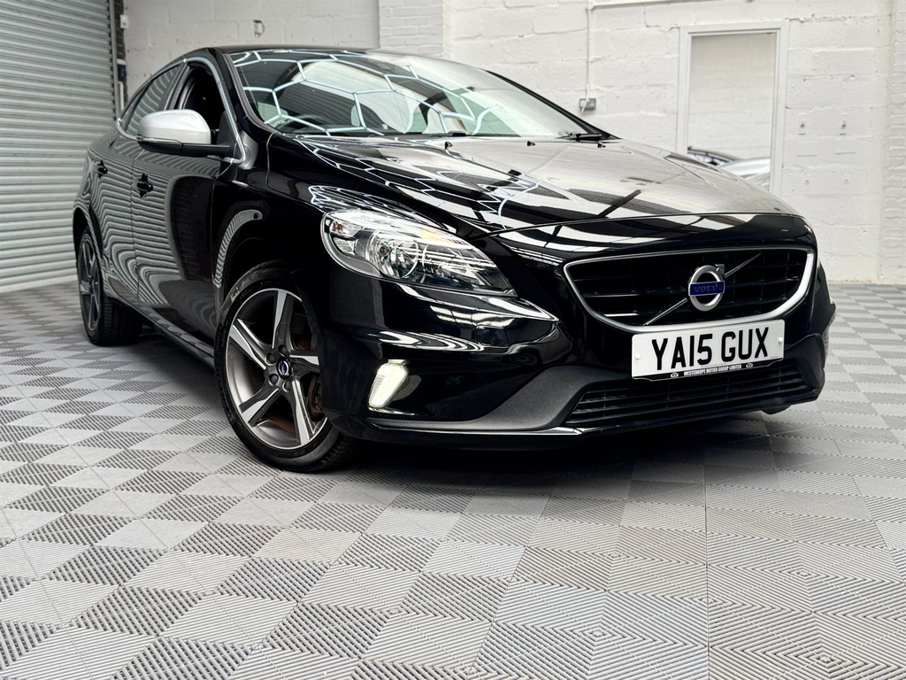 Volvo V40 1.5 T2 R-design Euro 6 Ss YA15GUX Black #6
