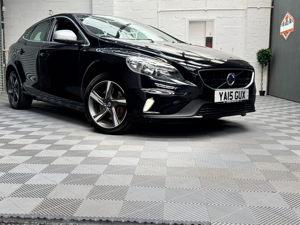 Volvo V40 1.5 T2 R-design Euro 6 Ss YA15GUX Black #5