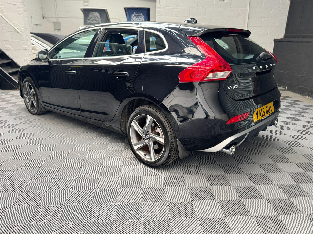 Volvo V40 1.5 T2 R-design Euro 6 Ss YA15GUX Black #4