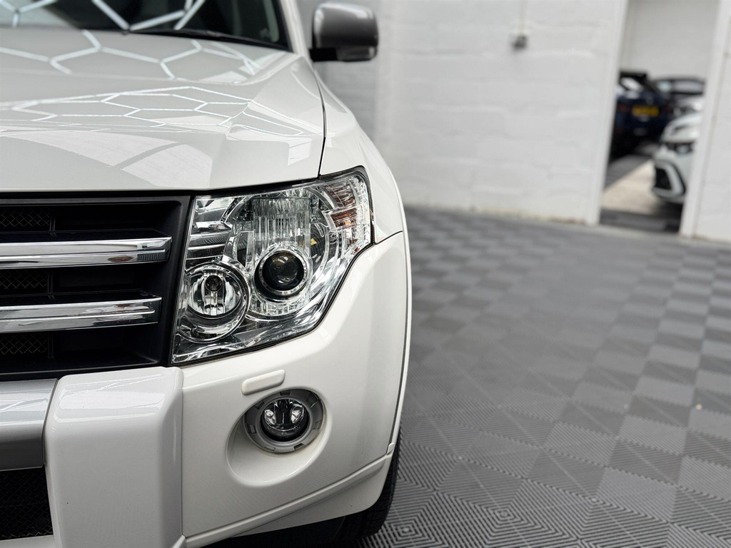 Mitsubishi Shogun 3.2 Di-dc Elegance 4Wd Euro 5 White #46