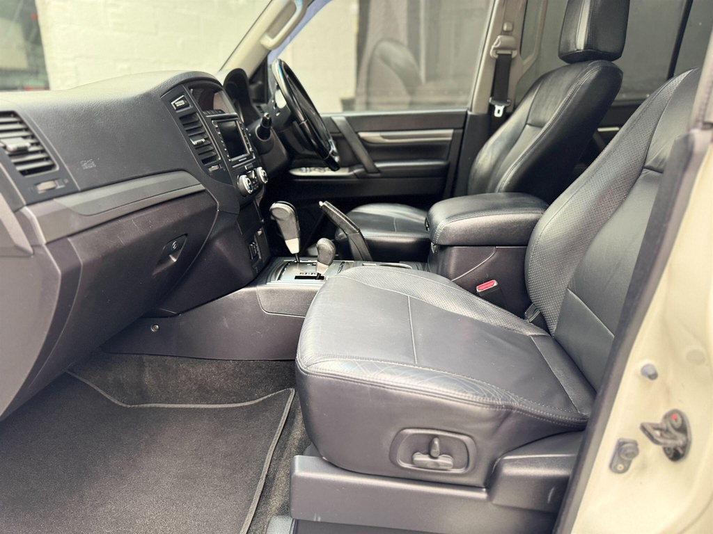 Mitsubishi Shogun 3.2 Di-dc Elegance 4Wd Euro 5 White #41