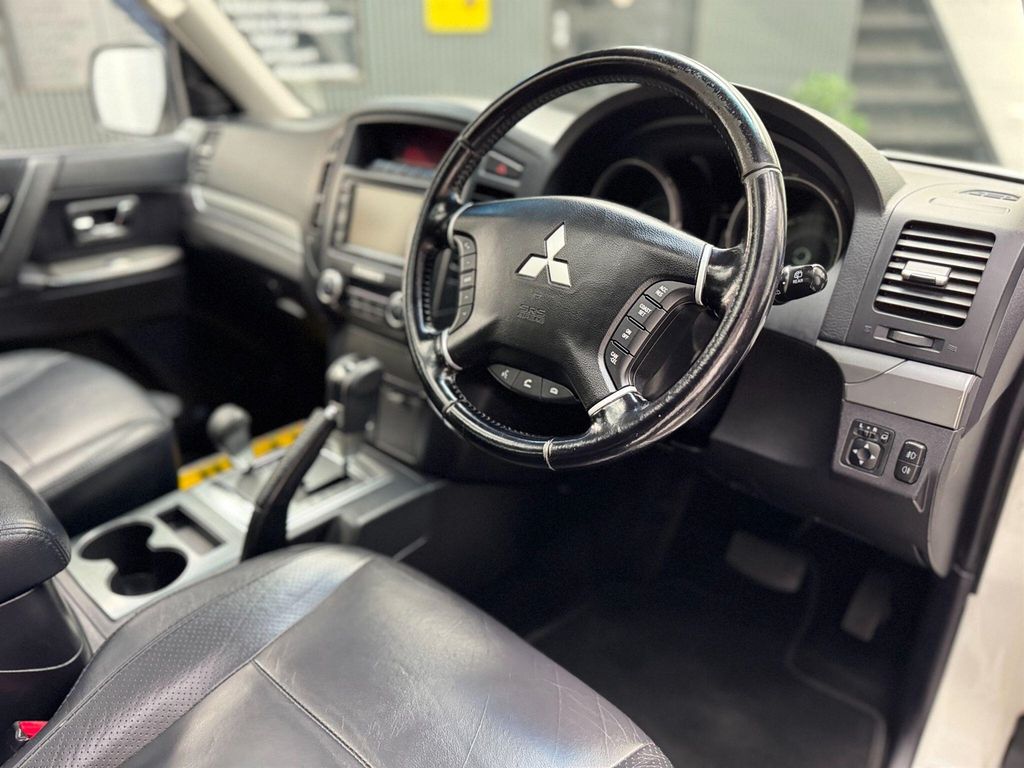 Mitsubishi Shogun 3.2 Di-dc Elegance 4Wd Euro 5 White #51