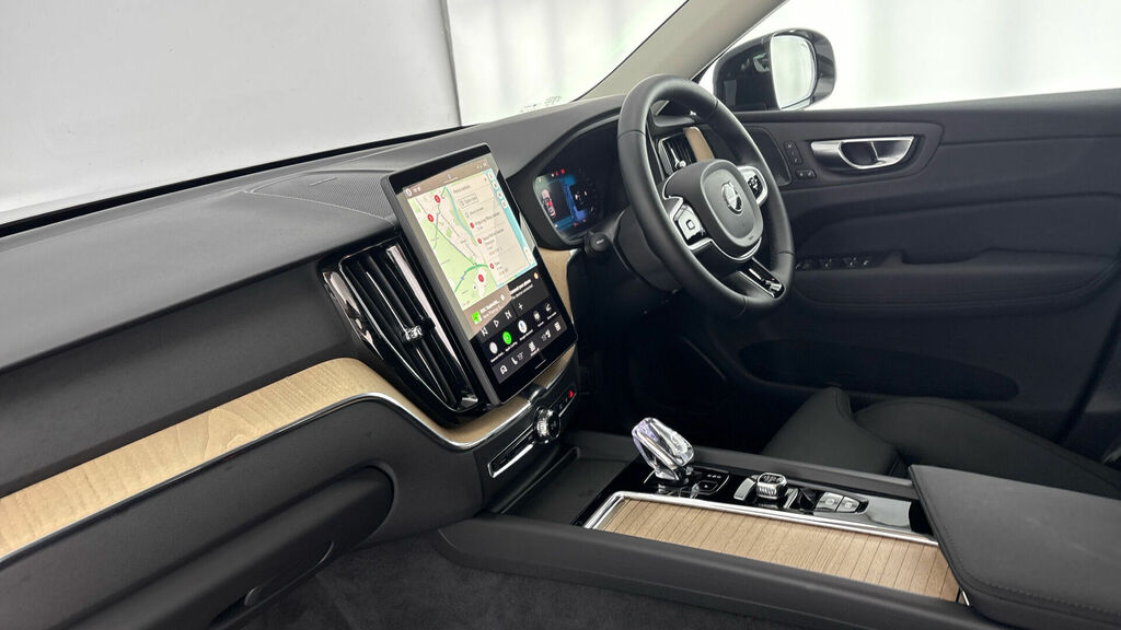Volvo XC60 2.0 B5 Mhev Plus Euro 6 5-Door WF75CFD Silver #2