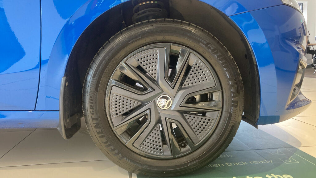 Skoda Fabia 1.0 Tsi Design Edition Euro 6 5-Door VK74YLL Blue #5