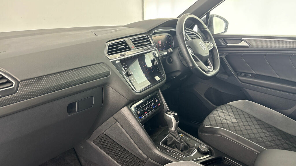 Volkswagen Tiguan 2.0 Tsi R-line Dsg 4Motion Euro 6 5-Door WM22LSN Black #2