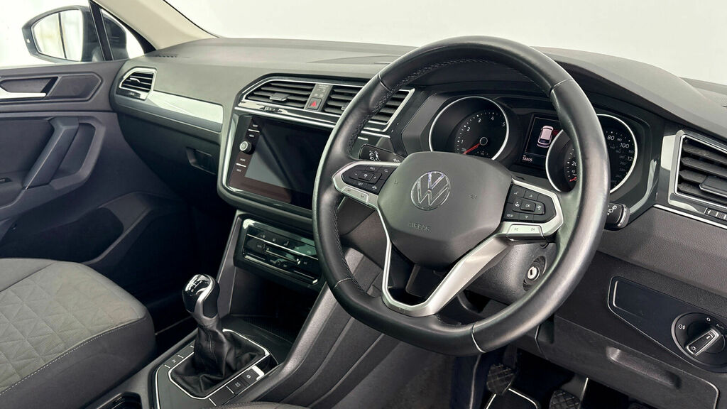 Volkswagen Tiguan Tsi Life Euro 6 5-Door PK70OSU Black #6