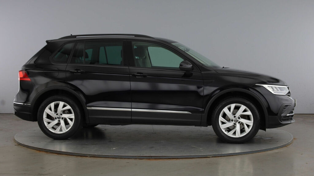 Volkswagen Tiguan Tsi Life Euro 6 5-Door PK70OSU Black #4