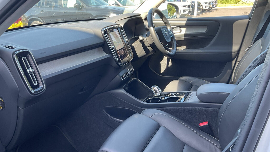Volvo XC40 2.0 B4 Mhev Ultra Bright Dct Euro 6 5-Door RO75LYD White #2