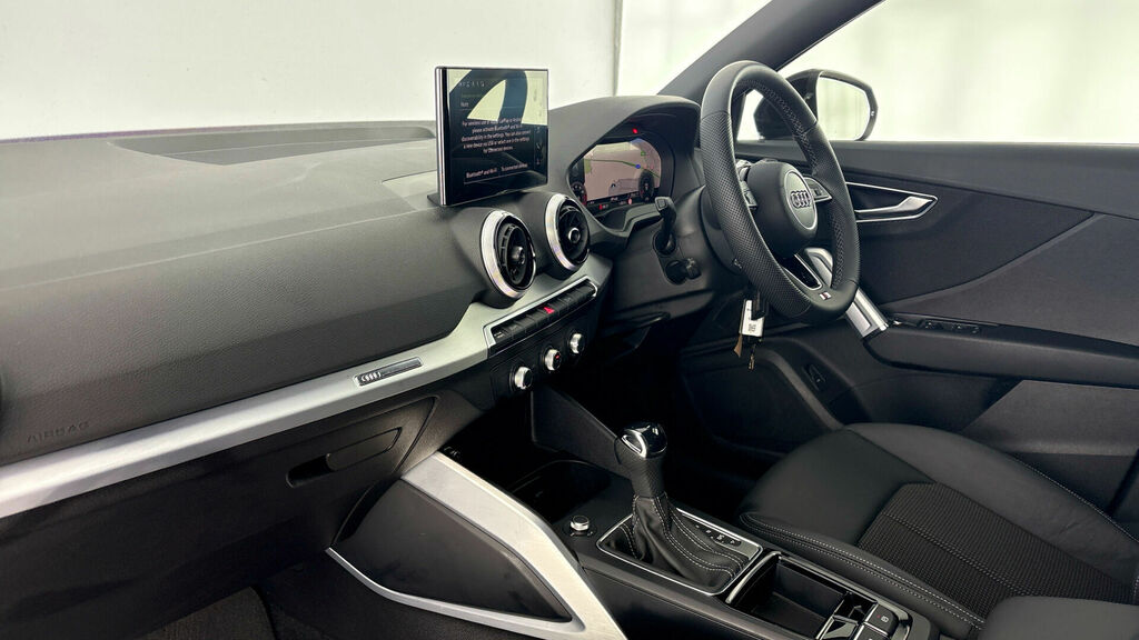 Audi Q2 Tfsi Cod 35 S Line S Tronic Euro 6 5-Door LV75KCU Black #2