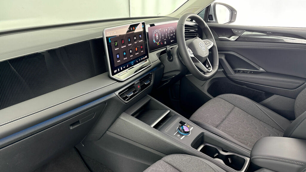 Volkswagen Tiguan Etsi Mhev Life Dsg Euro 6 5-Door WR26YVO Silver #2