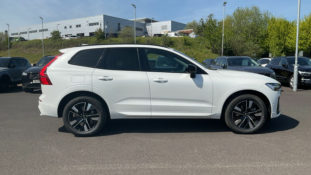Volvo XC60 2.0 B5 Mhev Plus Euro 6 5-Door CK26YZN White #4