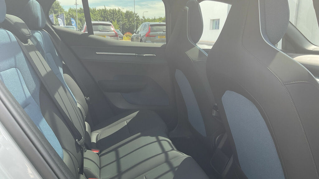 Volvo EX30 Cross Country Cross Country Ultra Black #9