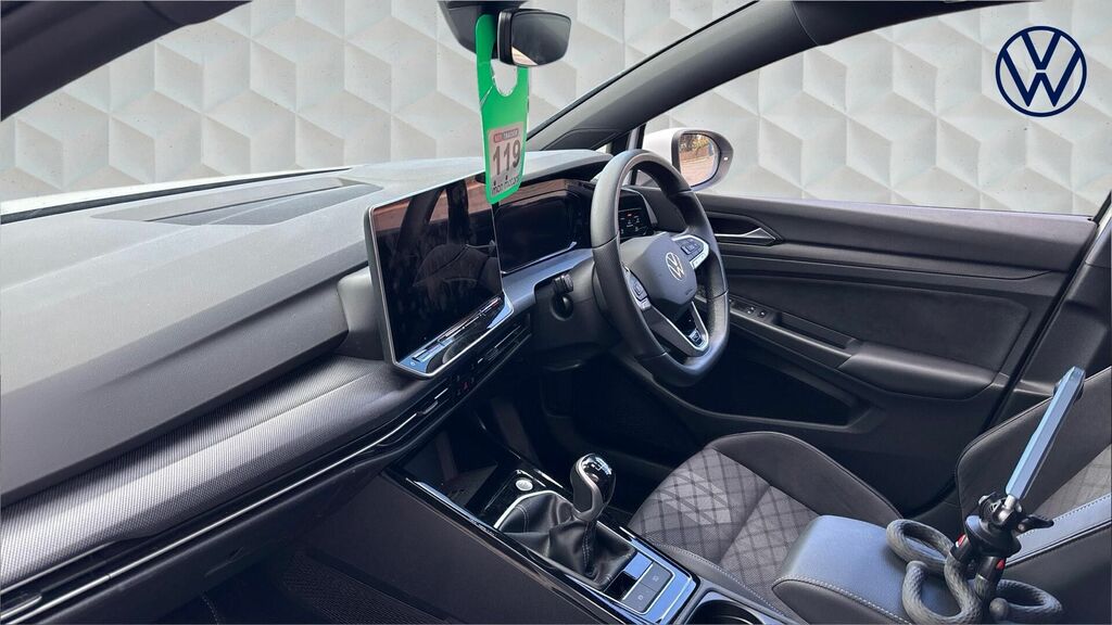 Volkswagen Golf Tsi R-line Euro 6 5-Door V074NFV White #2
