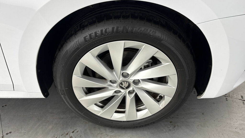 Skoda Octavia Tsi Act Se L Euro 6 5-Door White #5