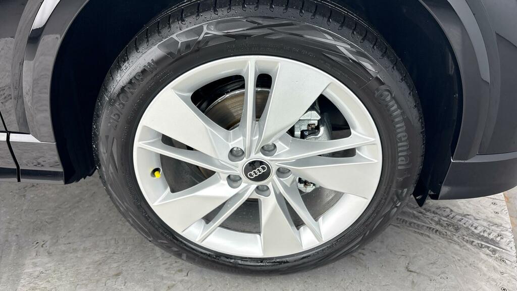 Audi Q2 S Line 35 Tfsi 150 Ps S Tronic Black #4