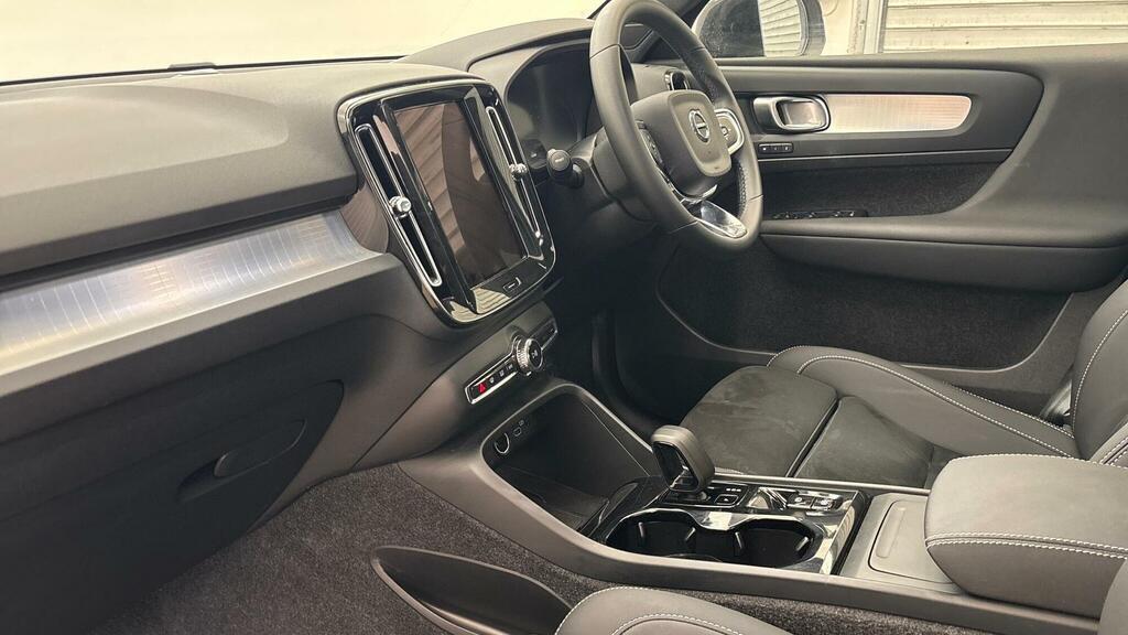 Volvo XC40 2.0 B4 Mhev Plus Dark Dct Euro 6 5-Door RF25UCU Grey #6