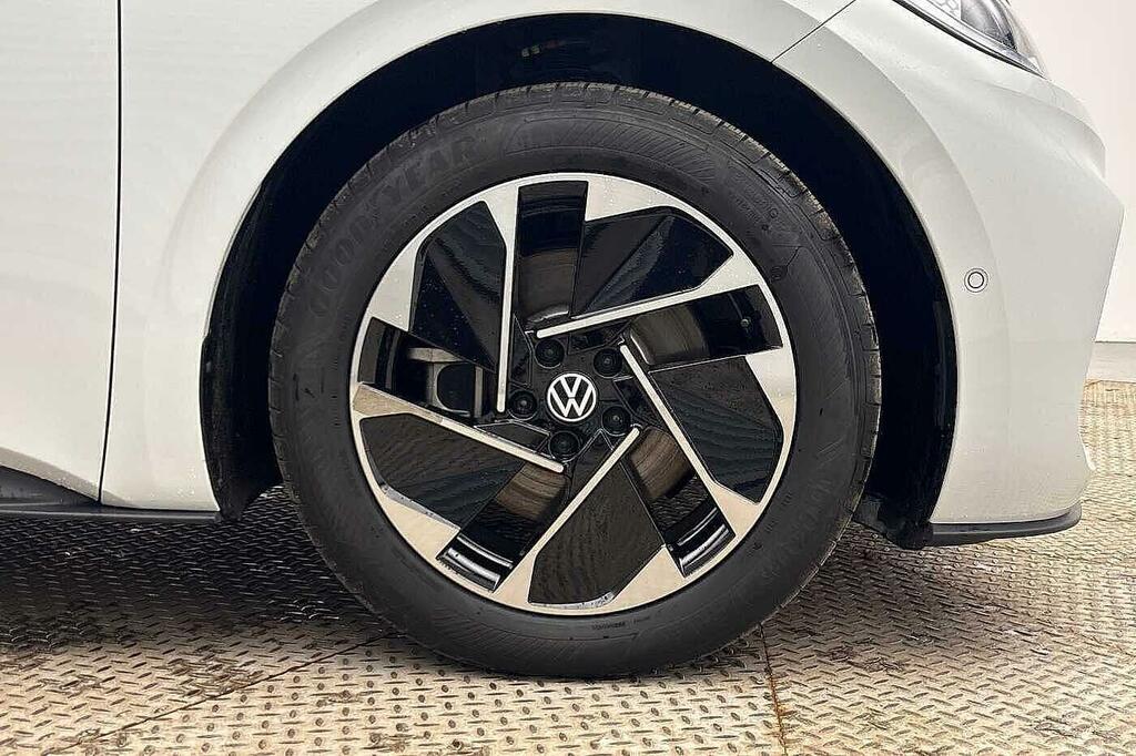 Volkswagen ID.3 Pro 59Kwh Match 5-Door White #4