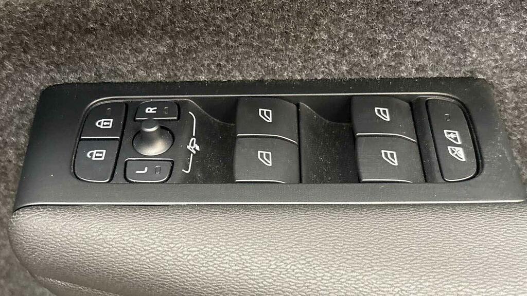 Volvo XC40 2.0 B4p Ultra Bright Black #24