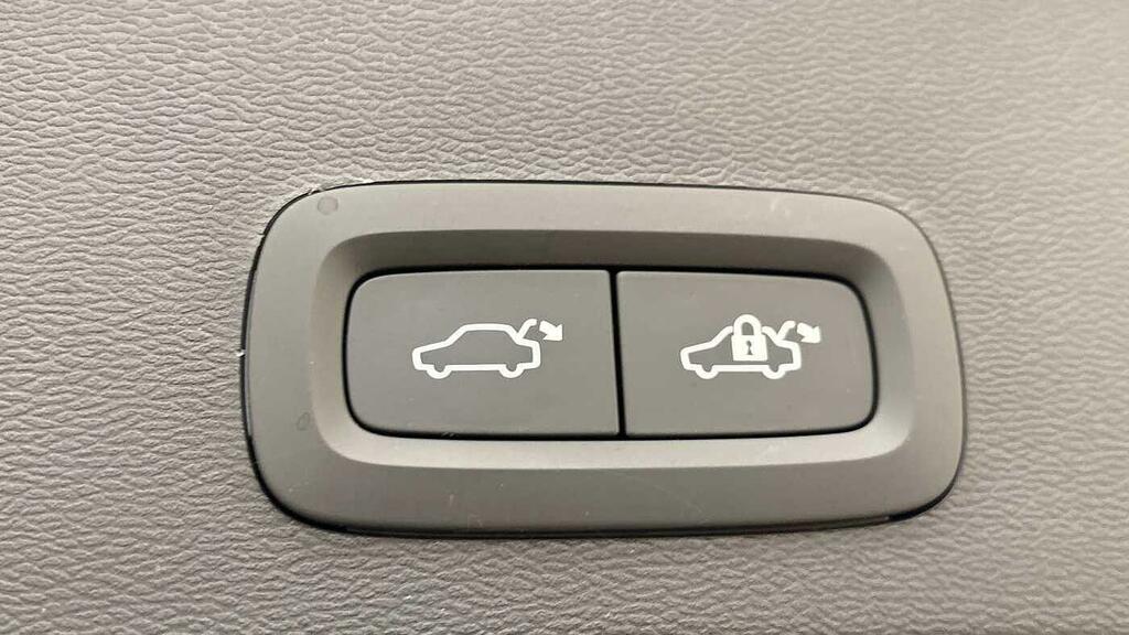 Volvo XC40 2.0 B4p Ultra Bright Black #22