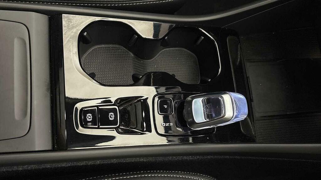 Volvo XC40 2.0 B4p Ultra Bright Black #31