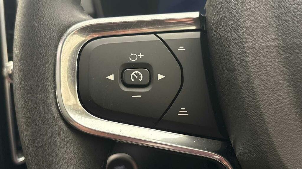 Volvo XC40 2.0 B4p Ultra Bright Black #30