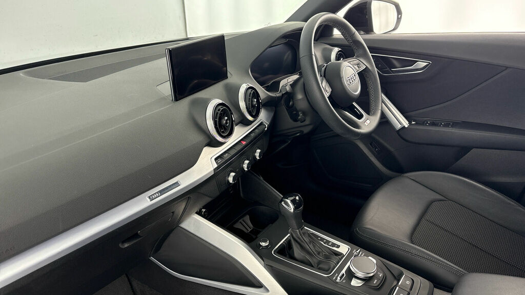 Audi Q2 Tfsi Cod 35 S Line S Tronic Euro 6 5-Door Black #2