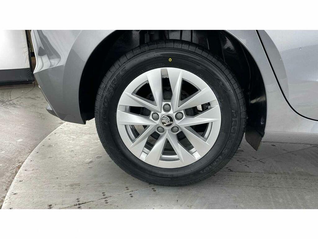 Skoda Fabia 1.0 Tsi Se Comfort Black #8
