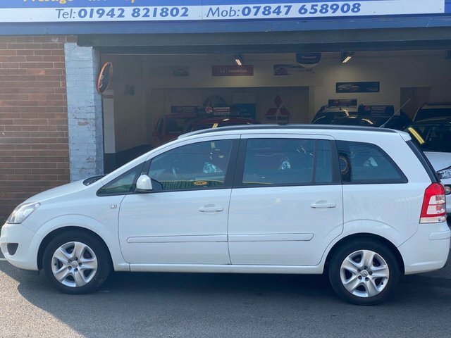 Vauxhall Zafira 1.8 16V Exclusiv Mpv White #4