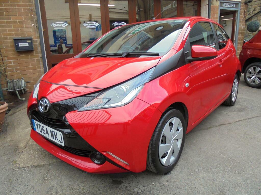 Toyota Aygo 1.0 Vvt-i X-play X-shift Euro 5 Red #2