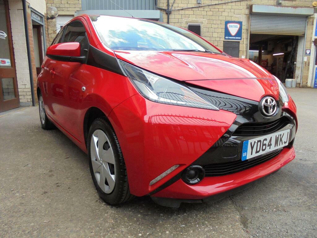 Toyota Aygo 1.0 Vvt-i X-play X-shift Euro 5 Red #3