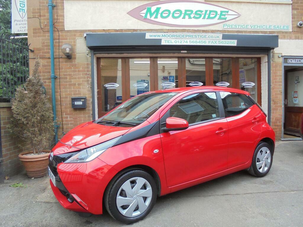 Toyota Aygo 1.0 Vvt-i X-play X-shift Euro 5 Red
