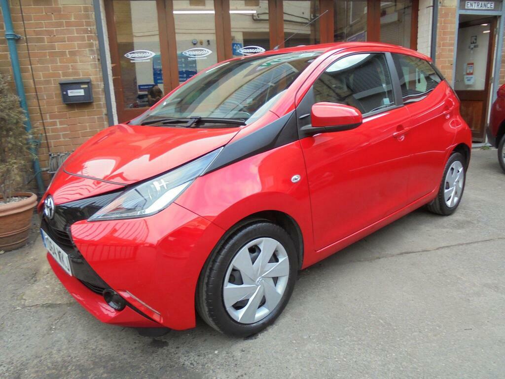 Toyota Aygo 1.0 Vvt-i X-play X-shift Euro 5 Red #4