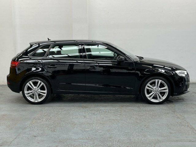 Audi A3 1.6 Tdi 30 Se Technik Sportback LM19FGO Black #2